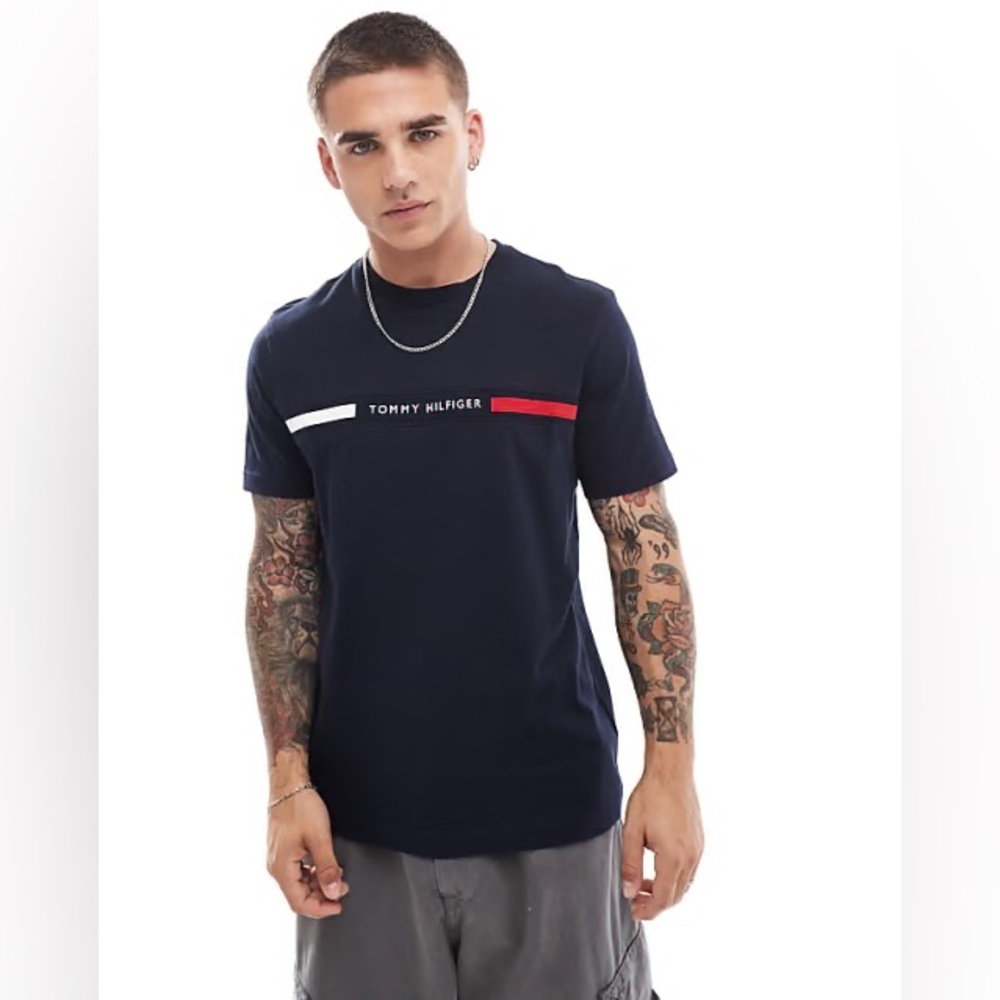 Tommy Hilfiger Men's Navy T-Shirt Sz medium